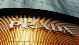 奢侈品遇冷，普拉达没有