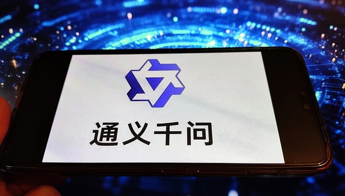 阿里凌晨开源新模型：性能对标DeepSeek-R1，参数仅为其1/20