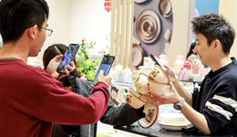 政協(xié)委員皮劍龍：建議設(shè)置直播單日打賞上限、允許用戶無條件撤回｜兩會·最希望