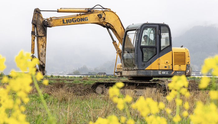 挖掘机,基建,内需,