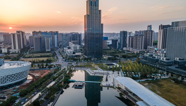 成都新地王诞生，土拍楼面成交价突破3万元/平米