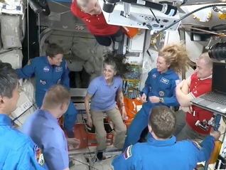 SpaceX龙飞船接驳国际空间站，两名滞留9个多月的宇航员或3天后返回地球