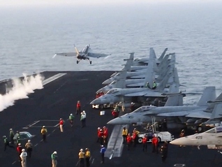 遭空袭后拒绝示弱，也门胡塞武装宣布将打击美军舰船