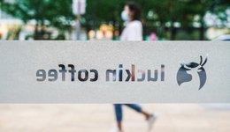 瑞幸需要宇樹科技