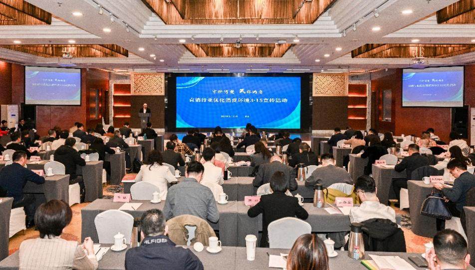 人们在看台上的人群AI 生成的内容可能不正确。