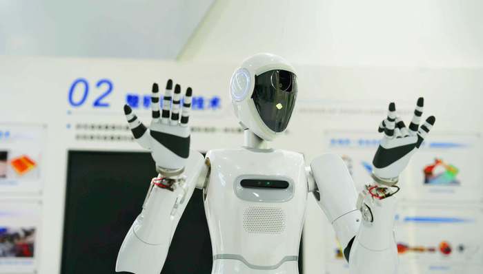 美的人形机器人曝光，CTO卫昶：希望能开发出短期落地产品