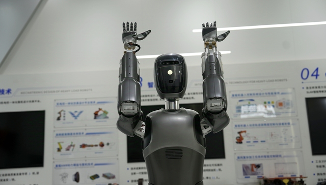 美的人形机器人样机首度曝光，带飞股价