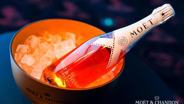 酩悦香槟×Pharrell Williams联名系列首发，蝴蝶结设计点亮生日欢庆瞬间 | 发现新酿