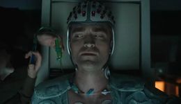 《編號(hào)17》折戟，華納兄弟連爆啞彈