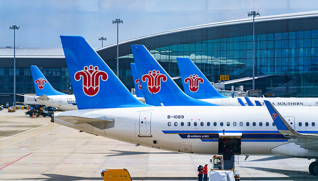 飞机座椅变“硬座”，南航大规模改客舱布局“省钱省油”