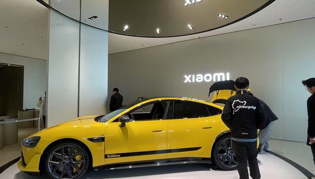 探店上市三周热度不减的小米SU7 Ultra，谁能卖、谁在买？