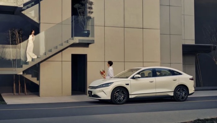 闪电快讯｜比亚迪秦L EV正式上市 起售价11.98万元