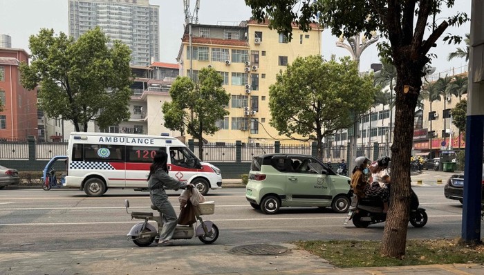 缅甸7.9级地震致瑞丽部分房屋受损、人员受伤，医院：伤员多为震后恐慌