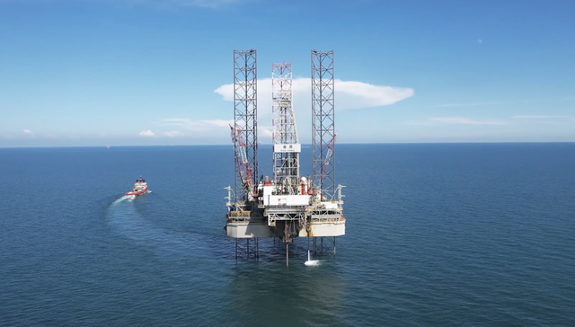 距离深圳市约170公里，中国在南海发现亿吨级油田