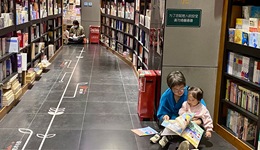 家長(zhǎng)抵制黑童話(huà)，童書(shū)應(yīng)該絕對(duì)“安全”嗎？｜世界兒童圖書(shū)日專(zhuān)訪(fǎng)