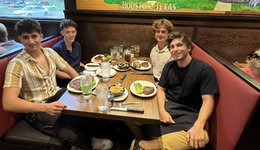 月收入超200万美元，两个小孩哥用大模型打造“计算卡路里”应用