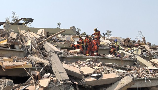 共救出8名幸存者：“黄金72小时”后中国救援队伍仍在搜救