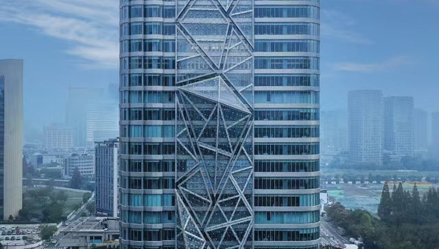 行长因个人原因辞任 杭州银行回应：一季度经营质效良好 经营管理不受影响 董事长代为履职