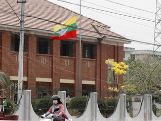 为加快地震救援和重建，缅甸军方宣布临时停火10天