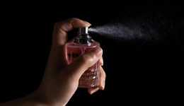 香水线上“卖不动”，并非坏事