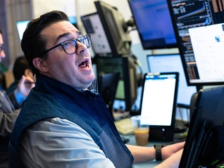 特朗普关税血洗美股，马克龙呼吁欧盟企业暂停在美投资