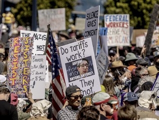 数十万人涌上街头，反特朗普政府抗议活动席卷全美