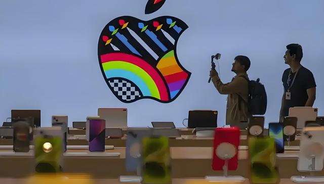 为抵御关税冲击，苹果3天从印度向美国空运了5架飞机iPhone产品