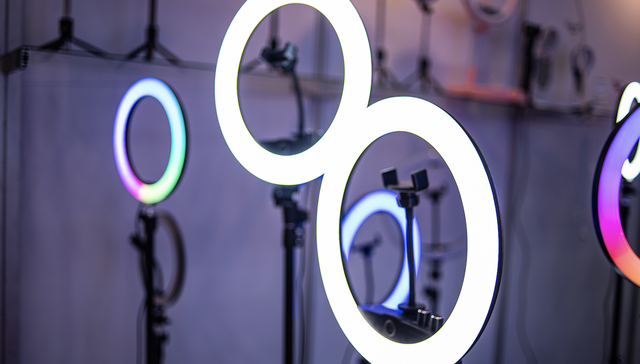 登上热搜，停播半年后三只羊小杨甄选APP上线