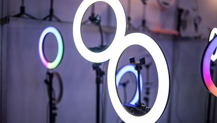 登上热搜，停播半年后三只羊小杨甄选APP上线