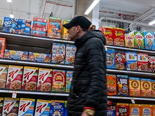 用官司叫停关税，美国商会等组织考虑起诉特朗普