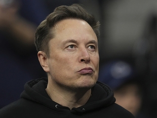 白宫内讧升级，马斯克炮轰贸易顾问“比砖头还蠢”