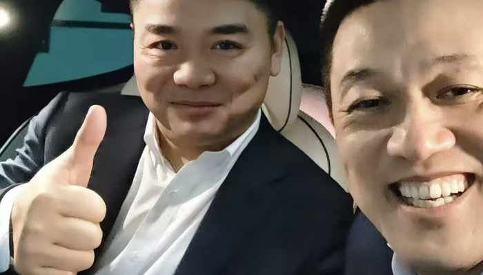 刘强东和李斌一起吃京东外卖，还下单了一辆蔚来ET9