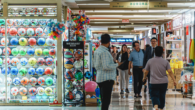 Tariffs bite, Chinese exporters seek footing in domestic market