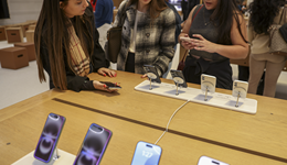 消费者压力或将缓解，美国宣布豁免手机等产品“对等关税”