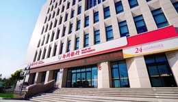 女行长上任首年，郑州银行重启分红，董高监薪酬缩水超500万