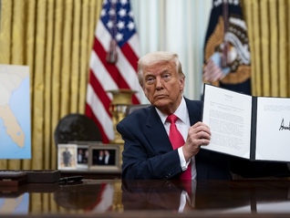 美国电子产品关税仍存高度不确定性，特朗普：周一公布芯片细则