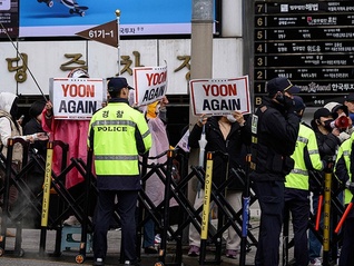 尹锡悦出席涉内乱案首次庭审，2名军方人士将作证