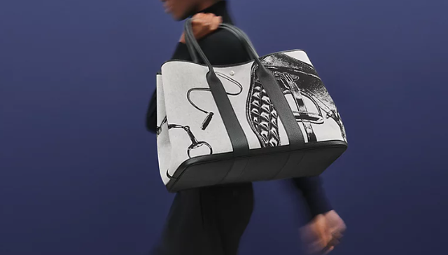 Prada们硬着头皮涨价，快没人买单了