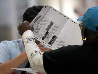 或因关税遭“血洗”，美国共和党人开始担忧中期选举