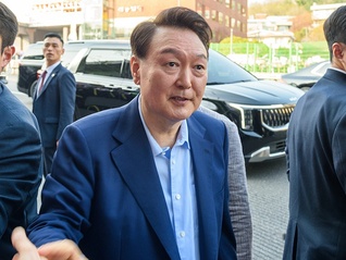 不满证人出庭顺序、打断检方发言，尹锡悦否认所有指控