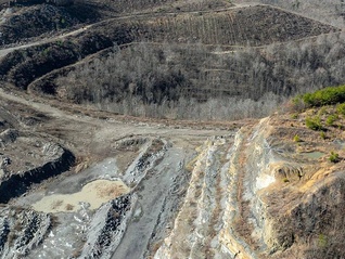 下令对关键矿产进口启动调查，特朗普为新关税做准备