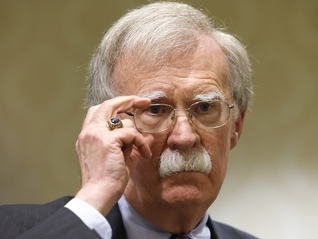 这简直是疯了！特朗普前顾问博尔顿称滥施关税将反噬美国