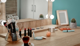 平价“美白黄金”狂割00后，国货美妆又支棱起来了？