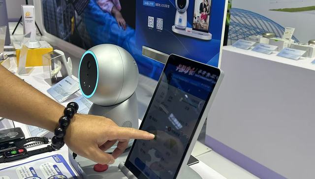 养老“黑科技”亮相消博会：从助眠到陪伴，扛起30公斤重物也不是问题