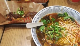 遇見(jiàn)小面IPO：麥當(dāng)勞昔日管培生，10年開(kāi)了400家面館