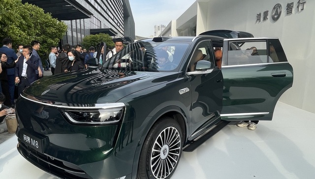 华为鸿蒙智行密集上新，问界要吃下理想更多的份额