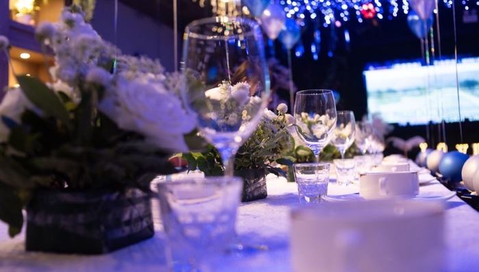 “1男2女”三人婚礼遭质疑，酒店方声明：已取消婚礼预订