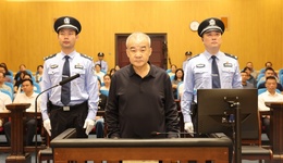 结交“政治骗子”跑官买官，新疆政协原副主席窦万贵被控受贿2.29亿