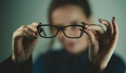 AI眼镜大战升级：巨头进场，小团队悬了？