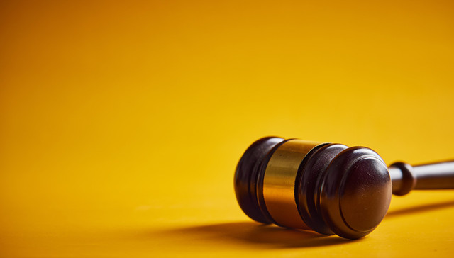 青岛前首富旗下银行大额股权1元起拍，业内人士：“拍卖捡漏的情况很少见”